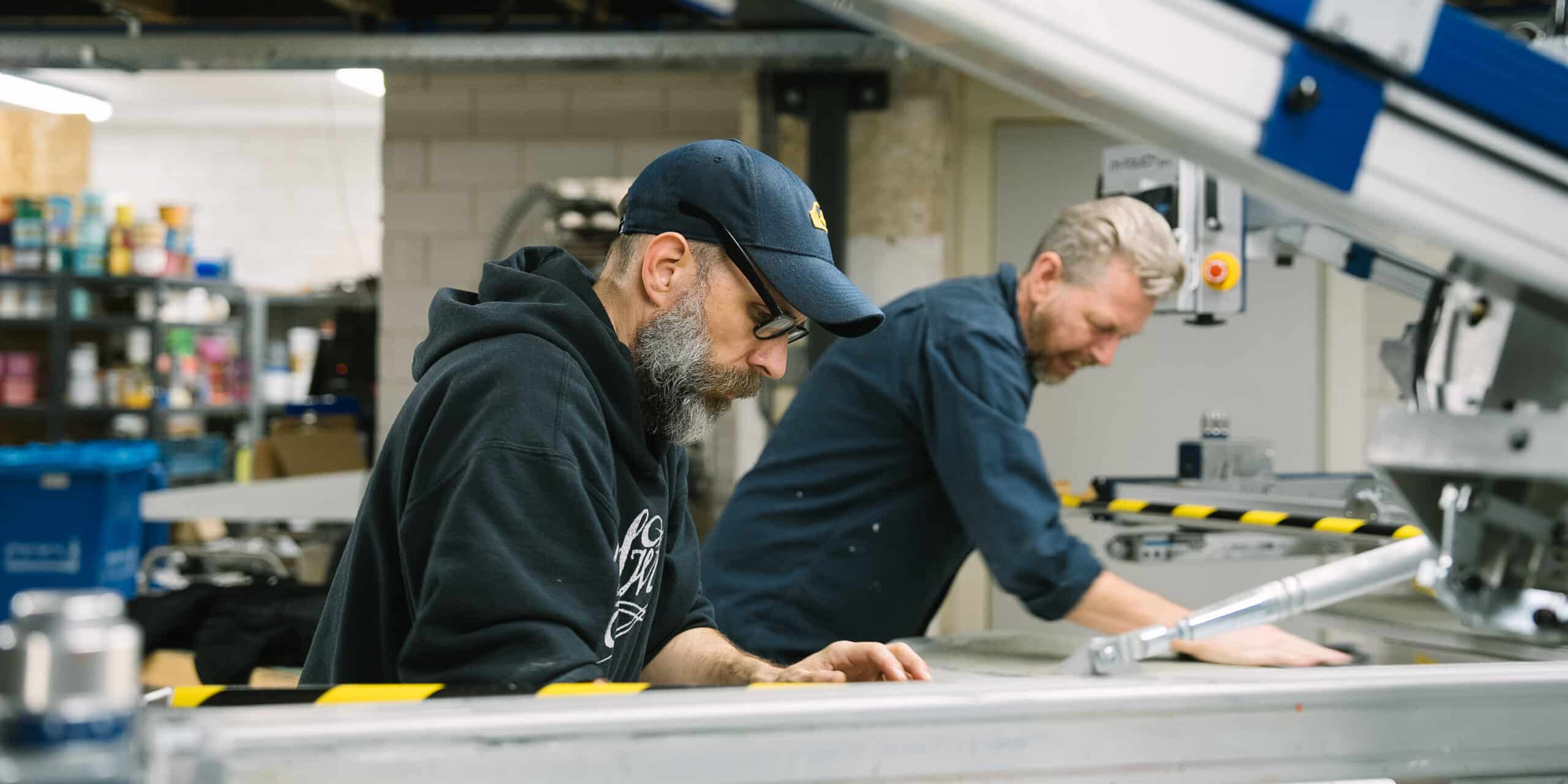 Screen printers at work in the Groenewas workshop in Nijmegen