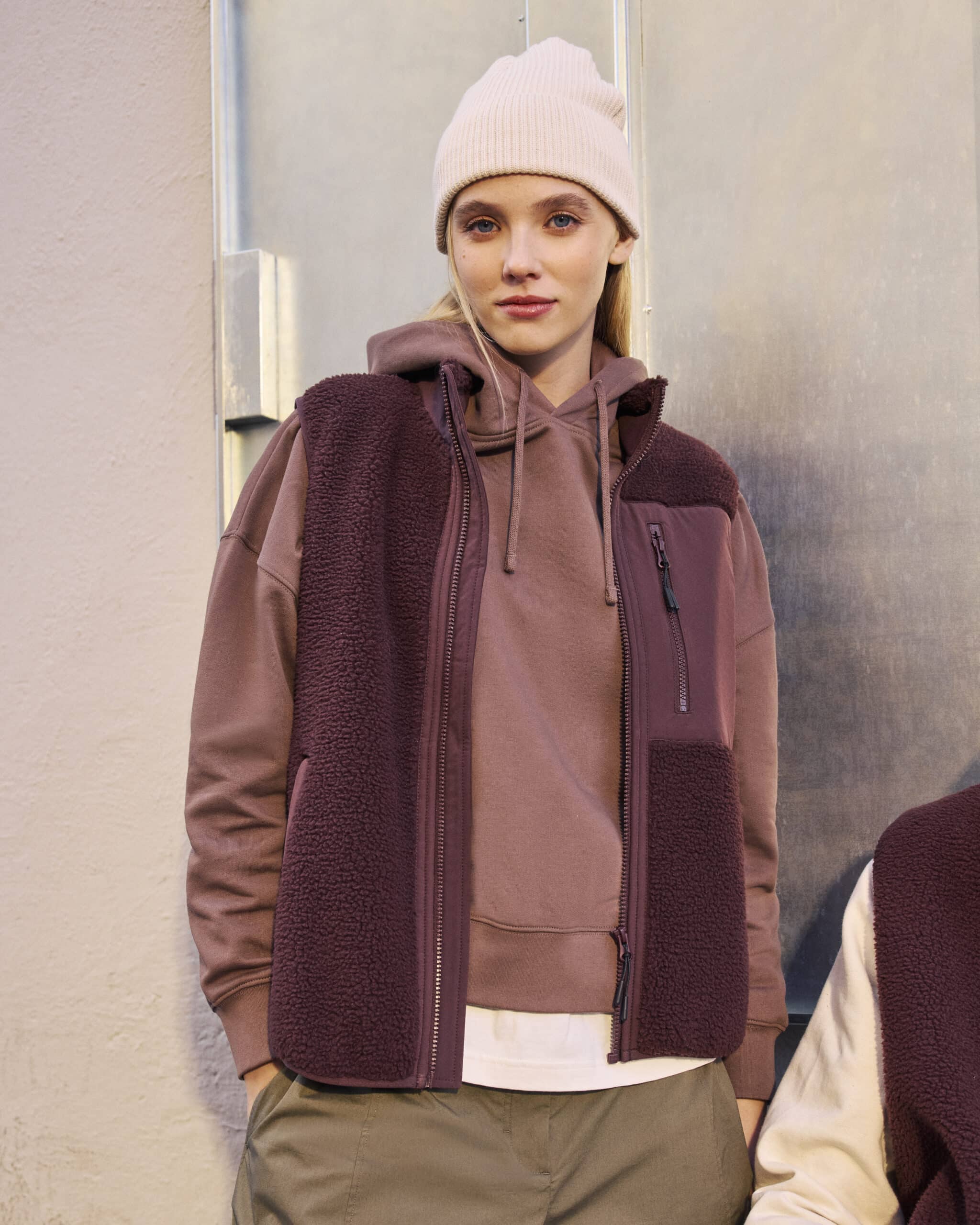 AW25